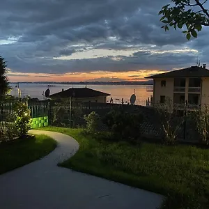 Oleander House Apartment